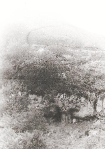 fria x.JPG
En 1978 la cavité est repérée depuis le versant opposé (téléobjectif)
Fichier manquant